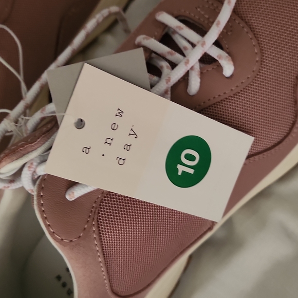 Tennis shoes mauve size 10 - Picture 6 of 7